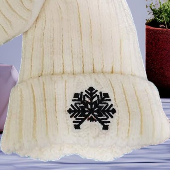 WHITE WINTER CAP WITH FACEMASK NIP - Picture 3 of 4